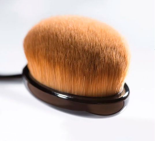 Кисточка Artdeco Small Oval Brush Premium Quality 