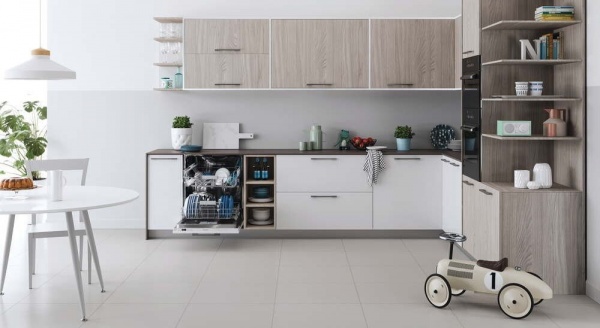 Вбудовувана посудомийна машина Indesit DIC3B+16A