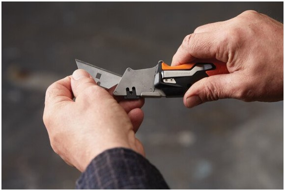 Нож складной Fiskars CarbonMax 1061193
