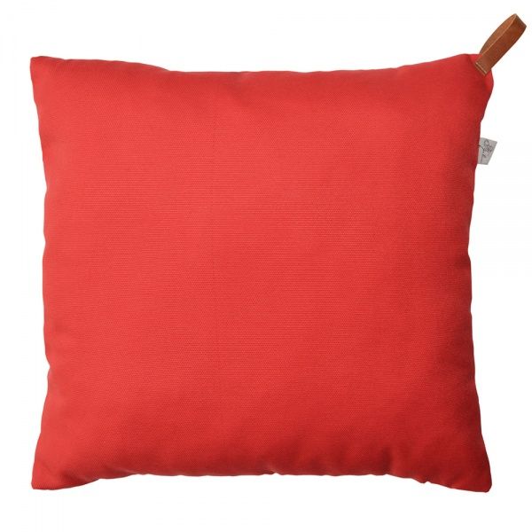 Подушка декоративная Scarlet с кожаным хлястиком 45x45 см Прованс 