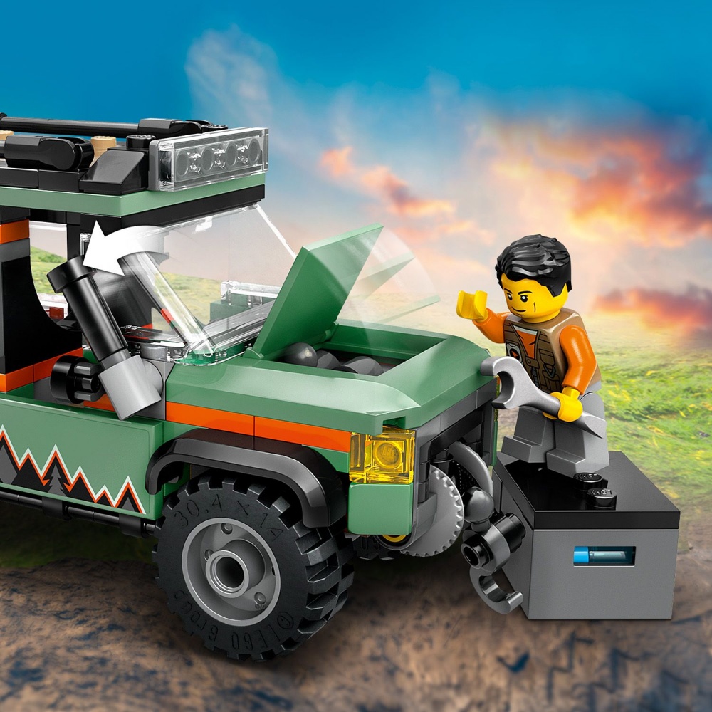 Конструктор LEGO City Позашляхова гірська вантажівка 4x4 60447
