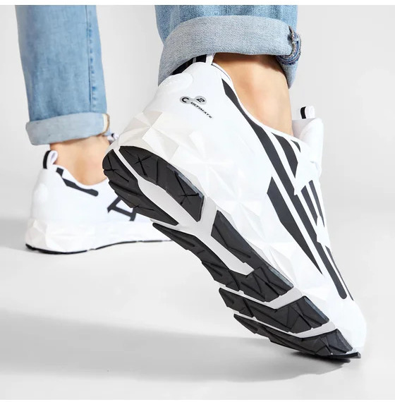 Кросівки EA7 ULTIMATE KOMBAT X8X033-XCC52-D611 р.44 2/3 білий