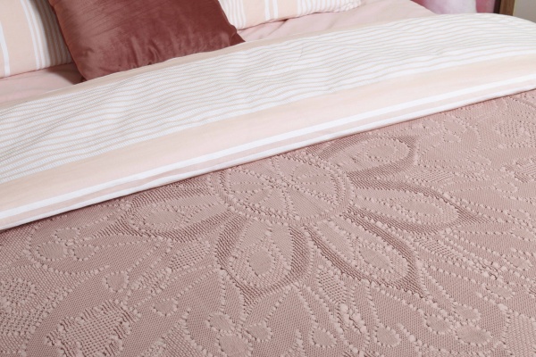 Покрывало Coimbra 230x270 см La Nuit розовый 