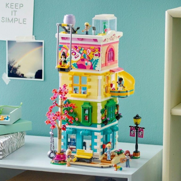 Конструктор LEGO Friends Хартлейк-Сіті. Громадський центр 41748
