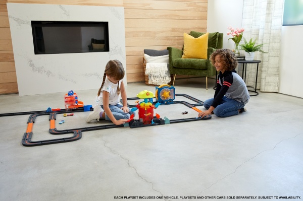 Игровой набор Hot Wheels Крутые пожарные 1:64 GJL06