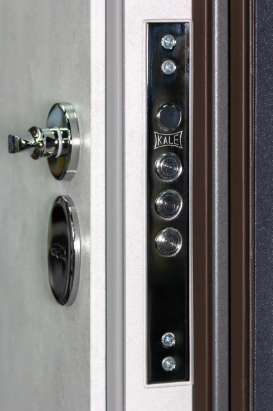 Двері вхідні Булат Гарант 535 бетон антрацит 2050x850 мм праві