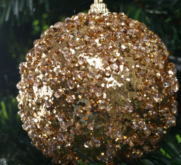 Елочная игрушка в форме шара золота 8 см 