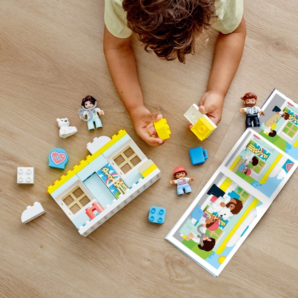 Конструктор LEGO DUPLO Поход к врачу 10968