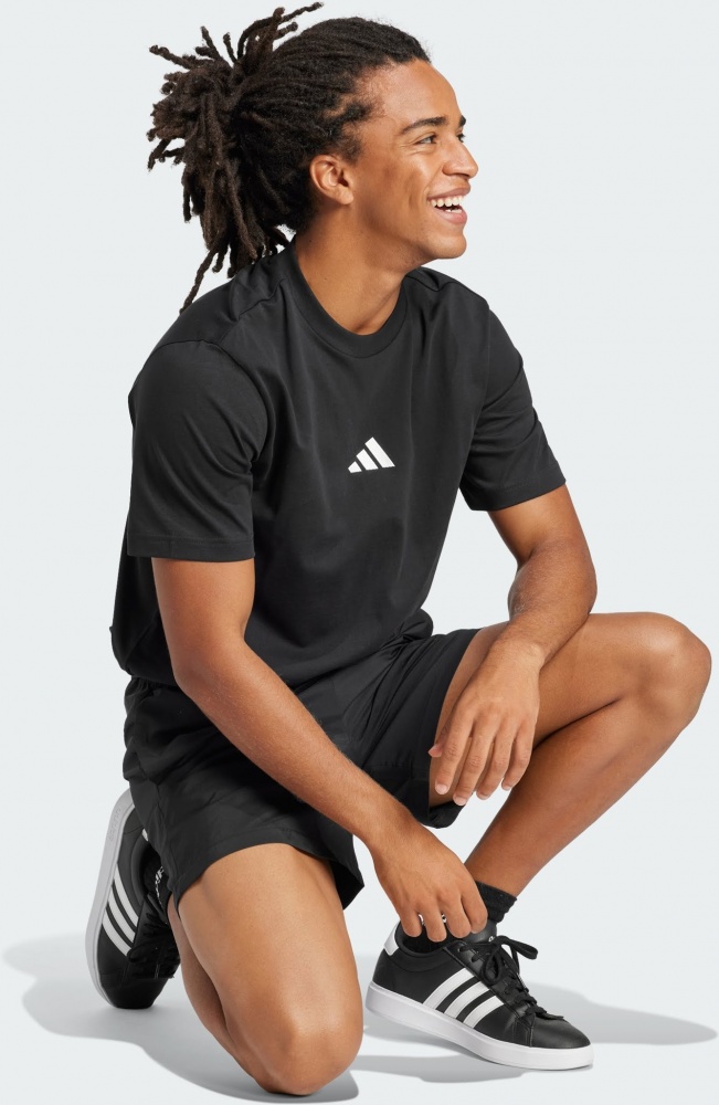 Футболка Adidas M SL SJ T BLACK/WHITE JE9024 р.S черный