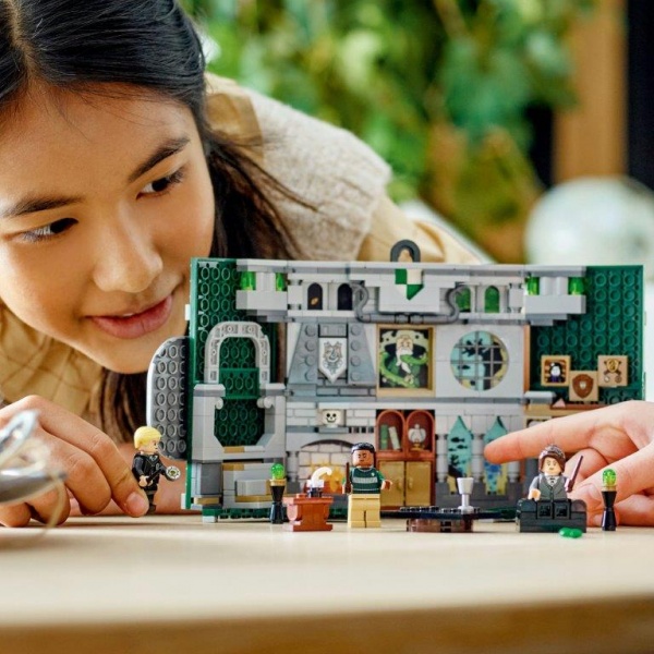Конструктор LEGO Harry Potter Прапор гуртожитку Слизерин 76410