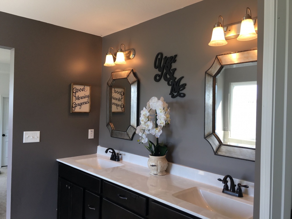 Фарба латексна вінілова Dufa PREMIUM Bad & Kuche P 112 шовковистий мат білий 10л