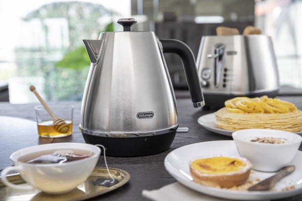 Электрочайник Delonghi KBI2001.M 