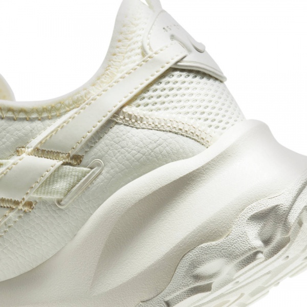 Кросівки Nike TC 7900 DD9682-100 р.40,5 бежевий