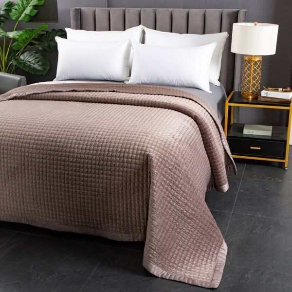 Покрывало Velvet Preston 240x260 см La Nuit тауп 