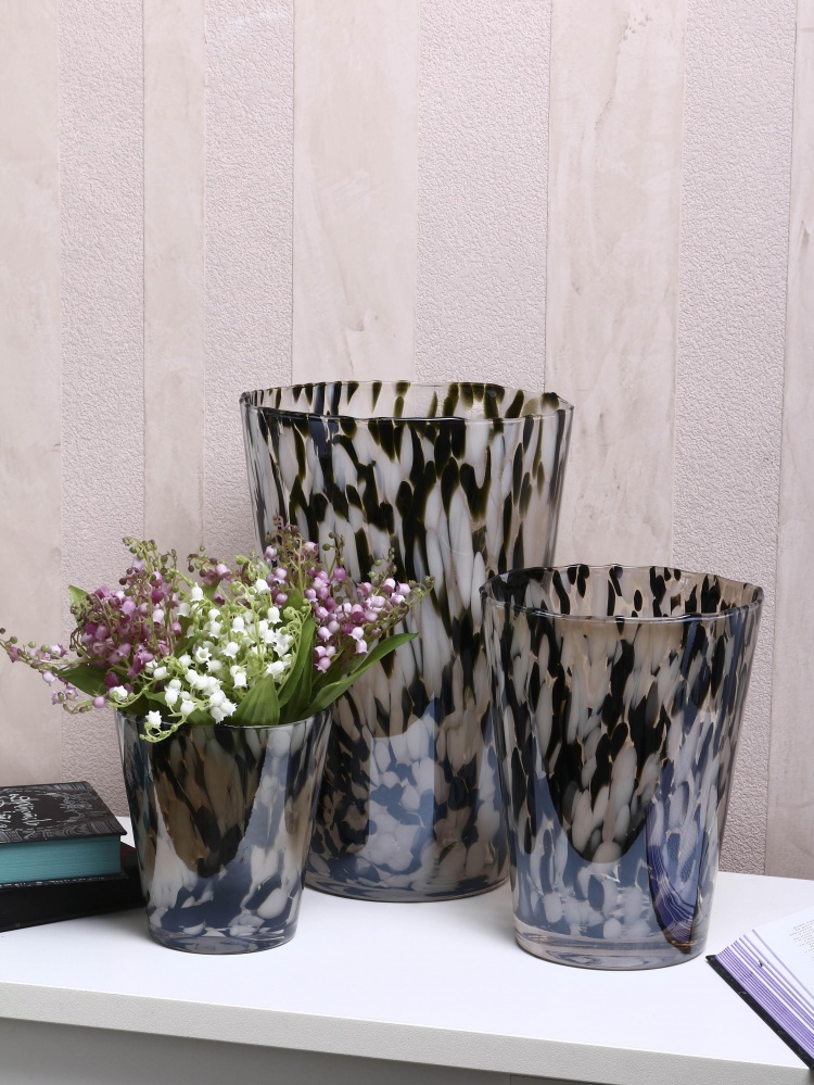 Ваза стеклянная Wrzesniak Glassworks Confetti 16 см черно-белая 27-1061C