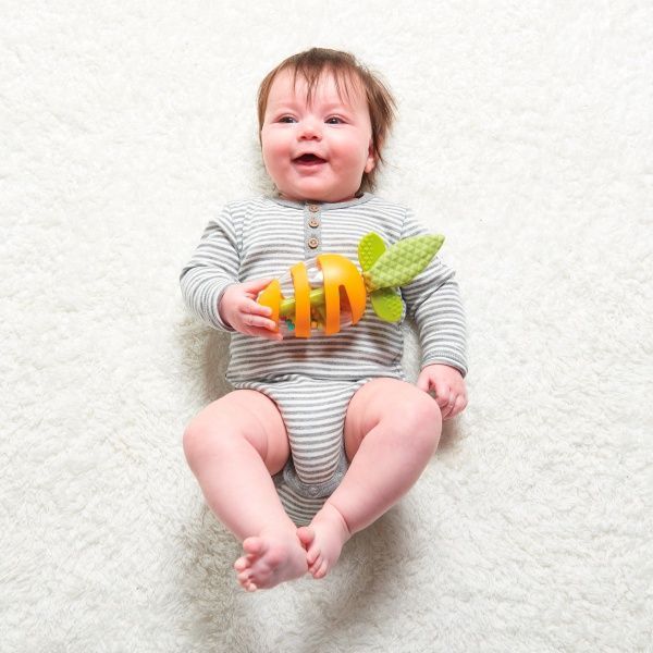 Брязкальце-прорізувач Tiny Love Морквинка