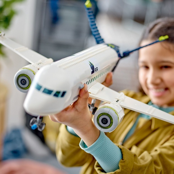 Конструктор LEGO City Пасажирський літак 60367