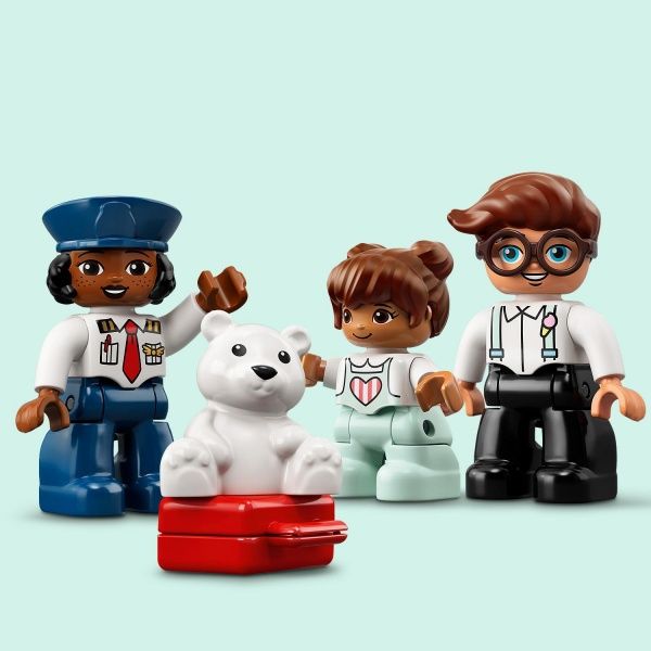 Конструктор LEGO DUPLO Літак і аеропорт 10961