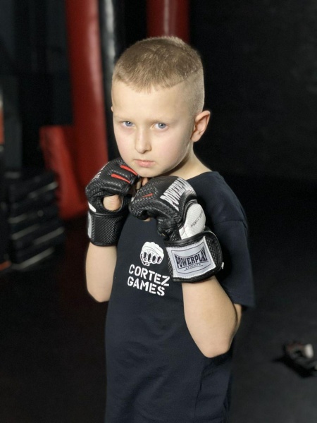 Перчатки для MMA PowerPlay 3075 р. M 5oz бело-черный