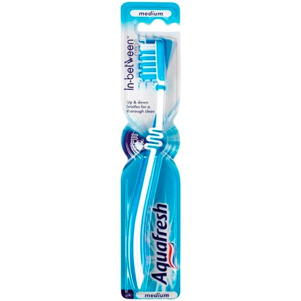 Зубная щетка Aquafresh In Between средней жесткости 1 шт.