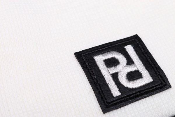 Комплект шапка + снуд унисекс Pompona р.52-54 белый 20 Z P 95 k 