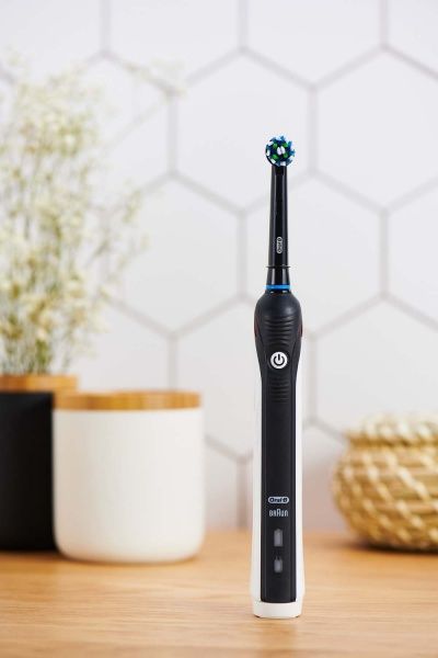 Набор электрических зубных щеток Oral-B Braun Family Edition 2 шт: Pro 1 & Kids Cars