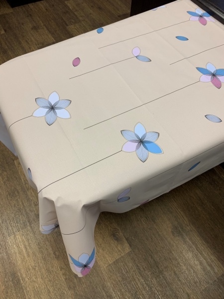 Скатерть Цветок 2-шаровая (ПВХ) 137x100 см мульти Даріана 