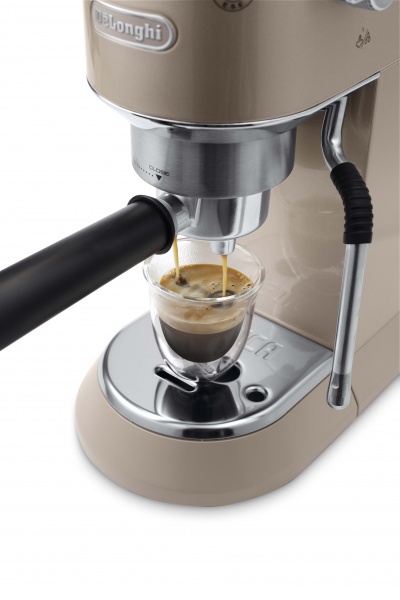 Кофеварка рожковая Delonghi EC885.BG Dedica 