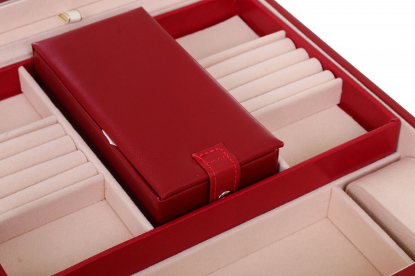 Скринька для прикрас Royal case 25,2х25,2х8,6 cм червона