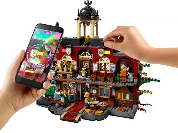 Конструктор LEGO Hidden Side Школа із привидами в Ньюбері 70425