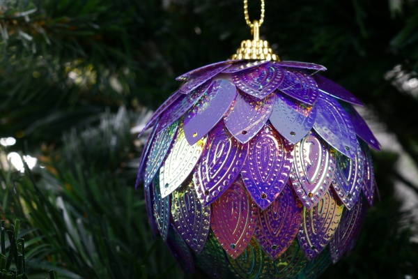 Ялинкова іграшка в форме шара с пайетками в ассортименте 80 мм CAA125110 