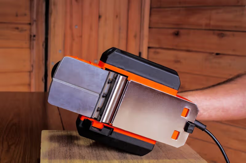 Електрорубанок Black+Decker BEW712 BEW712