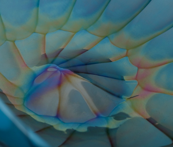 Ваза Yalos Murano BELUS 15 см бірюзова з чорними нитками та перламутровим ефектом 