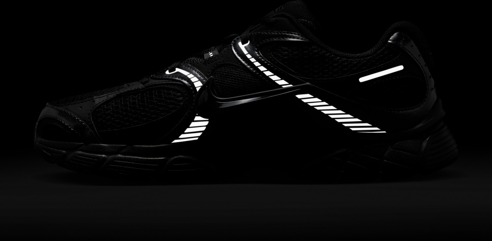 Кросівки Nike W NIKE V5 RNR HQ7901-001 р.36,5