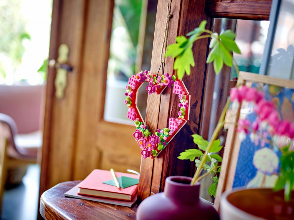 Конструктор LEGO Icons Узор в форме сердца 40638