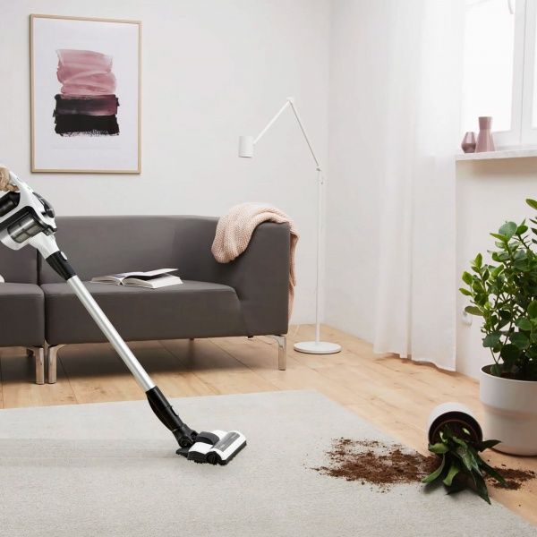 Пылесос аккумуляторный Bosch BBS812PCK white 