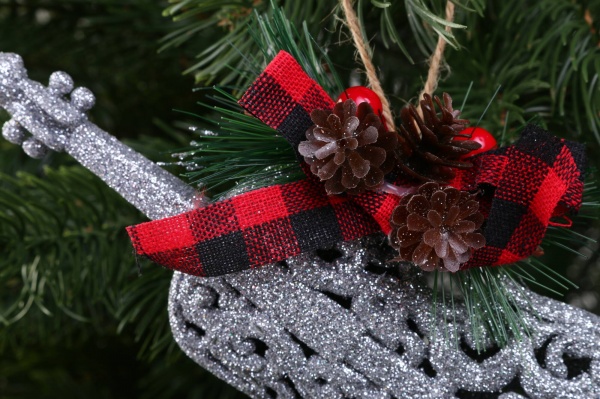 Декоративна підвіска Скрипка з декором 18x7 см E2457S срібло