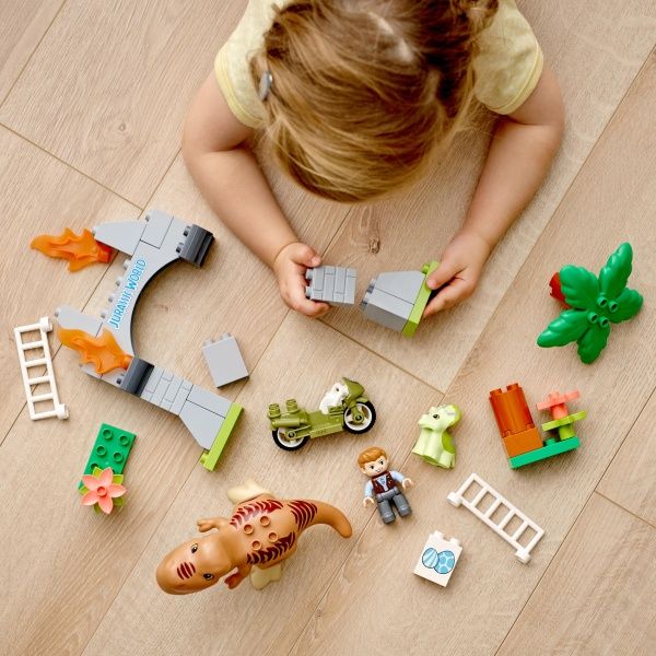 Конструктор LEGO DUPLO Утеча тиранозавра і трицератопса 10939