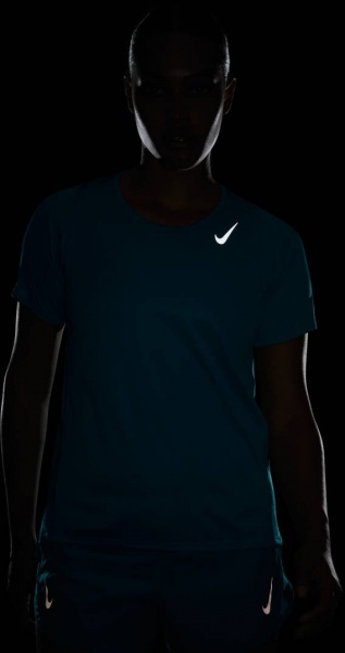 Футболка Nike W NK FAST DF SS TOP DD5927-443 р.S бирюзовый