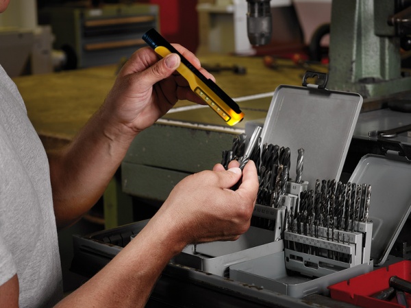 Фонарь светодиодный Brennenstuhl HL 100 (107 лм + 10 лм) магнит