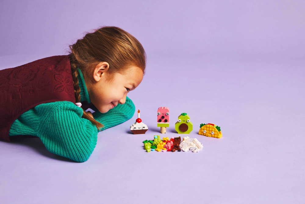 Конструктор LEGO Classic Творческие друзья с едой 11039