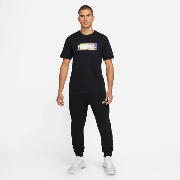 Футболка Nike M NK FC TEE SEASONAL GRAPHIC2 DA7763-010 р. S чорний