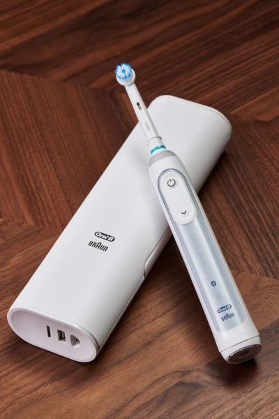 Електрична зубна щітка Oral-B Genius8000