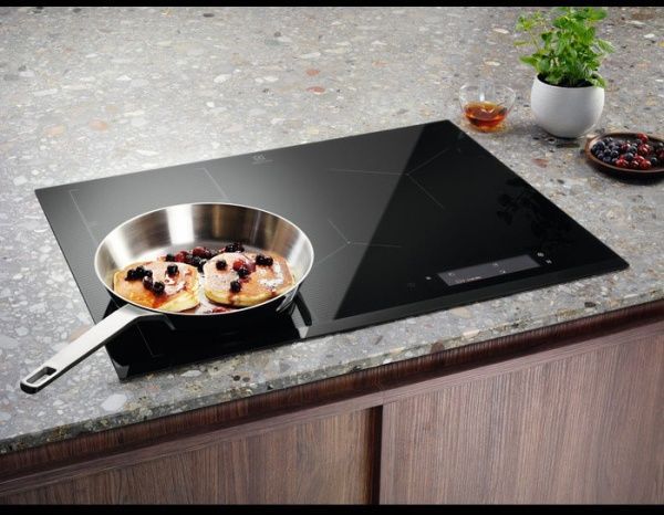 Варочная поверхность Electrolux EIS7548