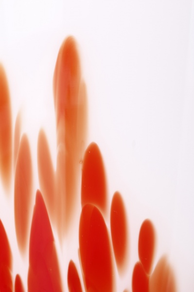 Ваза Wrzesniak Glassworks Confetti 24 см белый с красным 