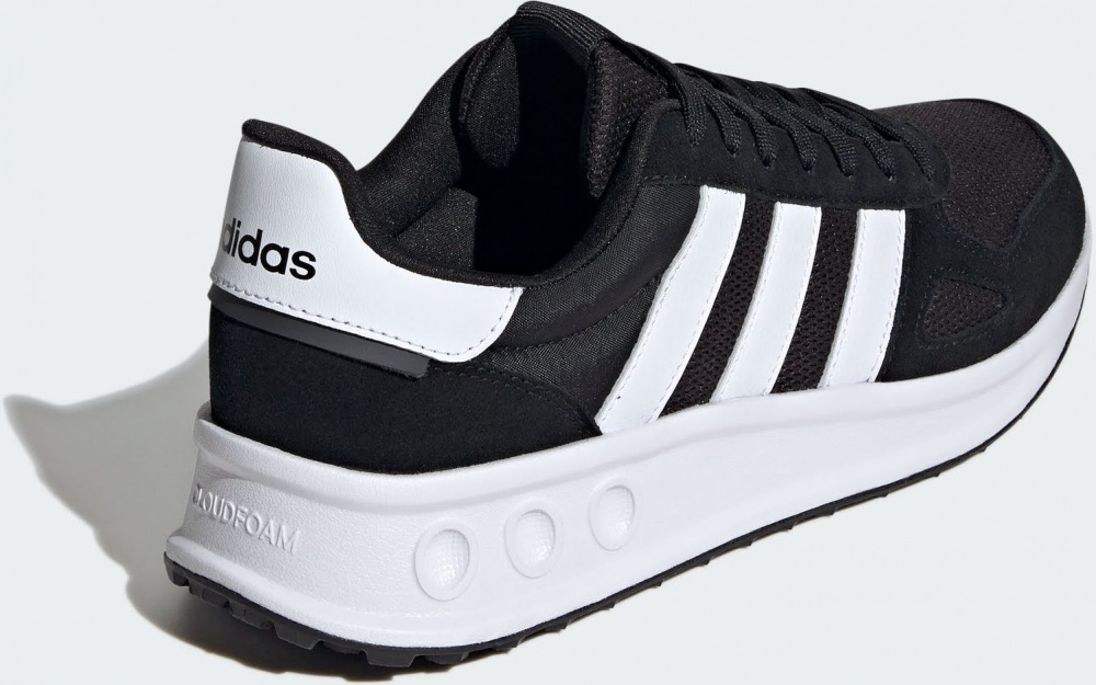Кросівки чоловічі Adidas RUN 84 CBLACK/FTWWHT/CARBON IH8613 р.41 1/3 чорні