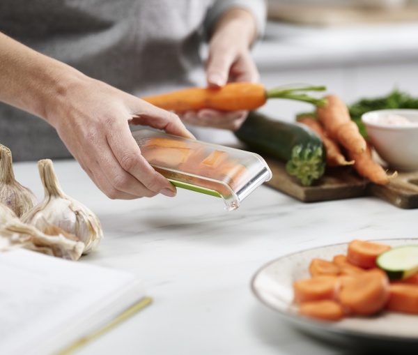 Нож для чистки овощей с резервуаром Gadgets зеленый 1000964 Joseph Joseph 