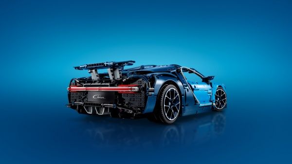 Конструктор LEGO Technic Bugatti Chiron 42083