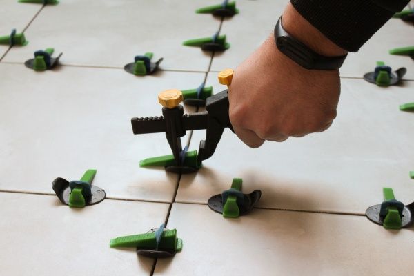 Система выравнивания плитки Т-Нова клин СВП-Нова 150 шт./уп.