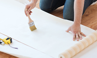 Як вибрати клей для шпалер